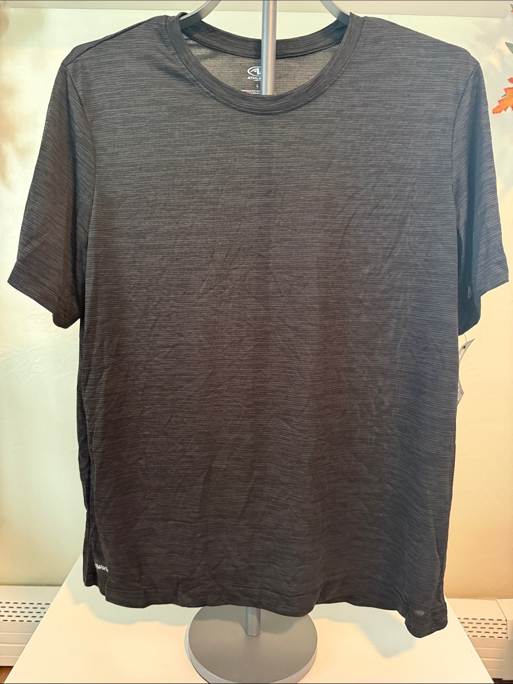 NWT Men's Heathered Charcoal Short-Sleeve Crew Neck T-Shirt